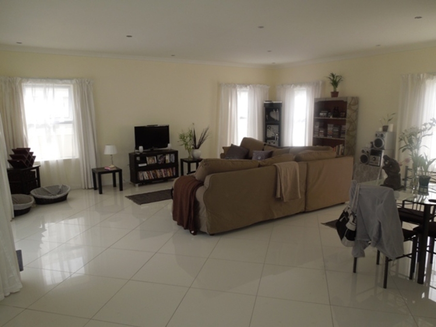 To Let 3 Bedroom Property for Rent in Fernwood Western Cape